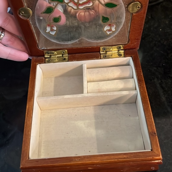 Vintage Jewelry Box - Picture 4 of 8